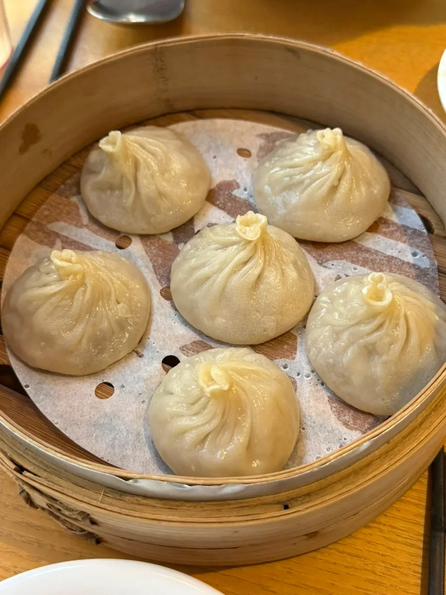 찜기에 담겨 나온 쇼룽포오