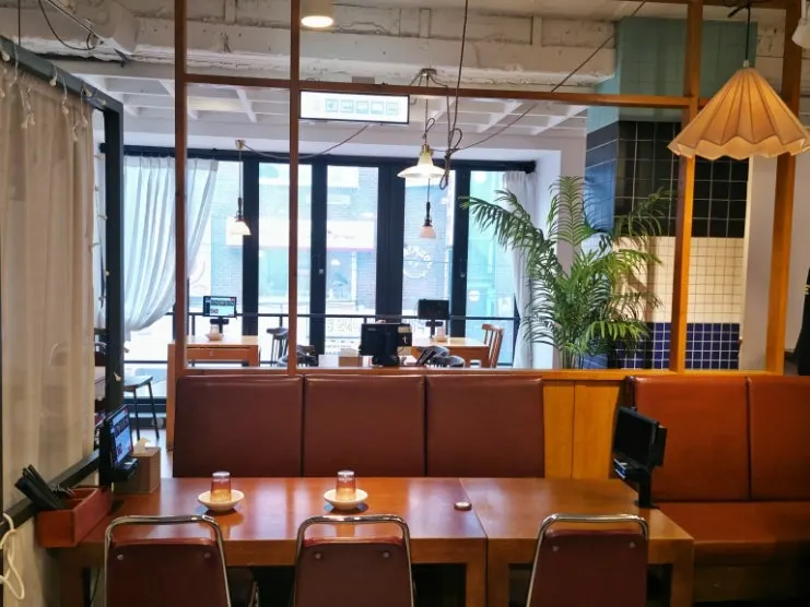 Table layout on the 2nd floor at Cheonghwawon Daehangno Branch