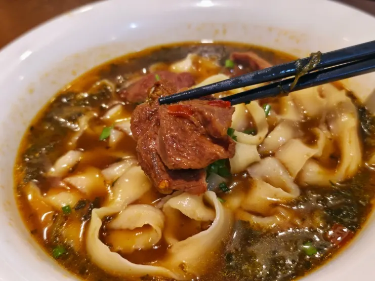Beef knife-cut noodle broth with dried radish greens and meat