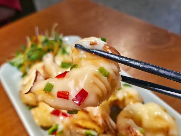 A plate of cream shrimp at Cheonghwawon Daehangno Branch