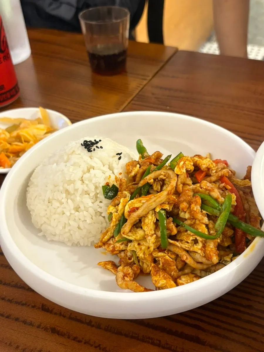 A plate of Cheonghwawon's tiger fried rice