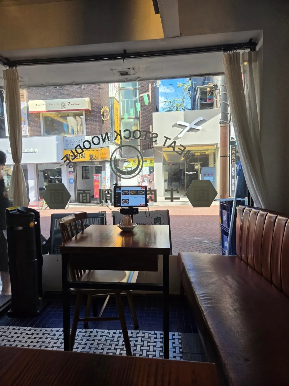 First-floor window seat at Cheonghwawon with tablet ordering device