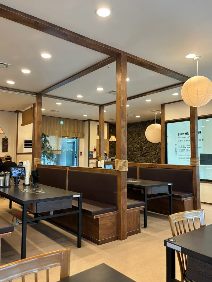Spacious, pleasant tables inside Jeju Badang