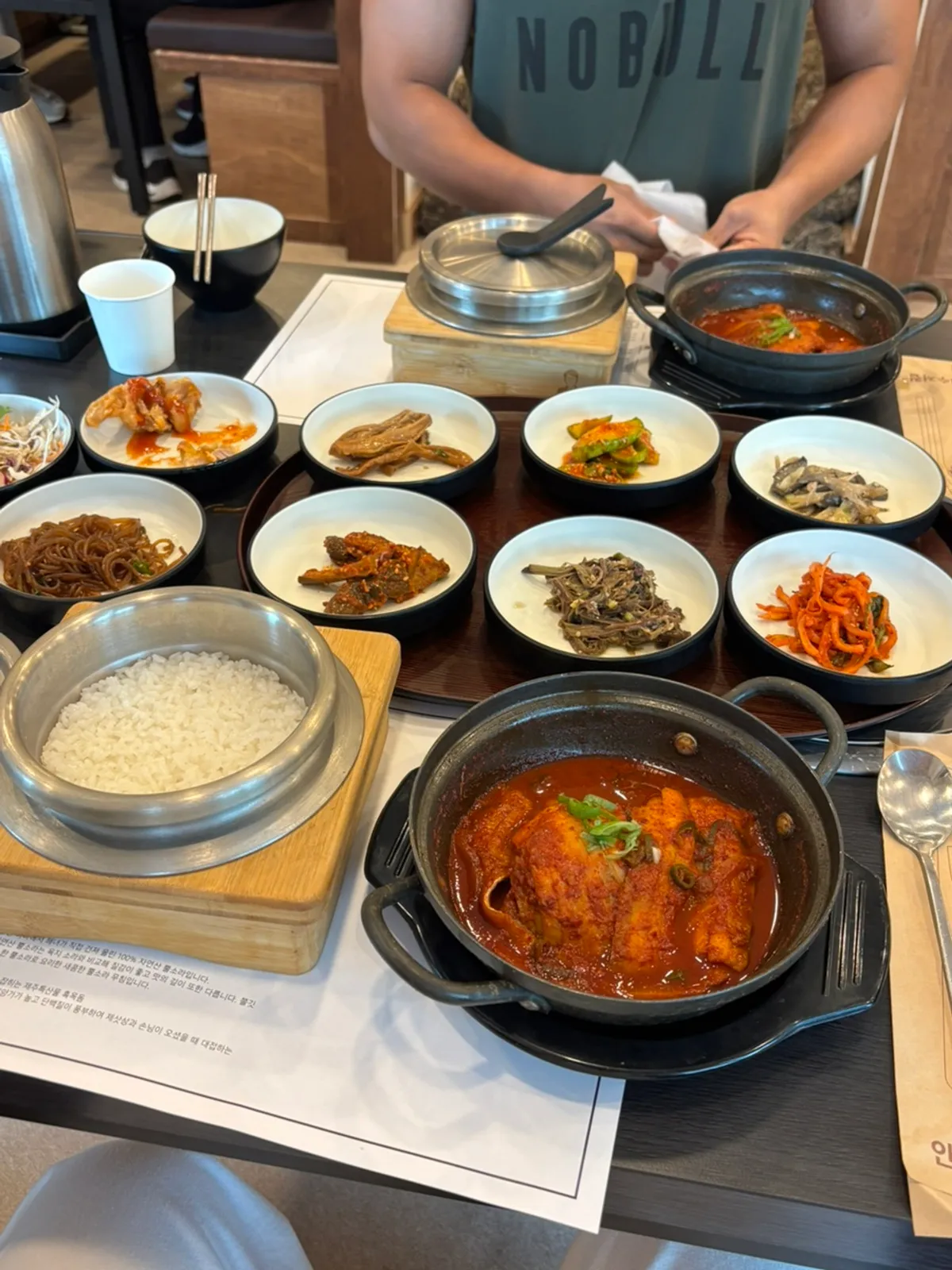 Boneless hairtail stew and pot rice set spread