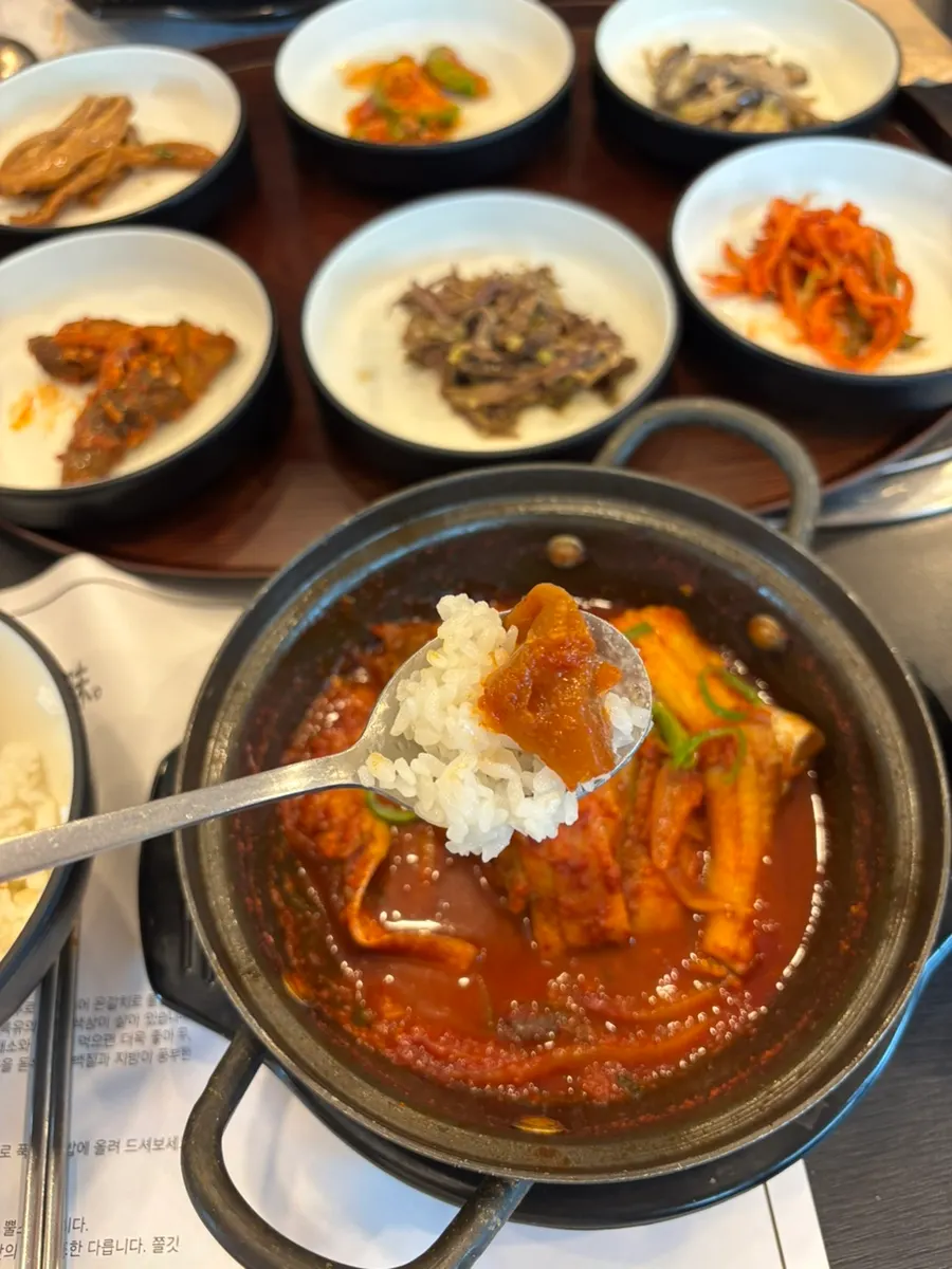 A chunk of boneless hairtail placed on rice