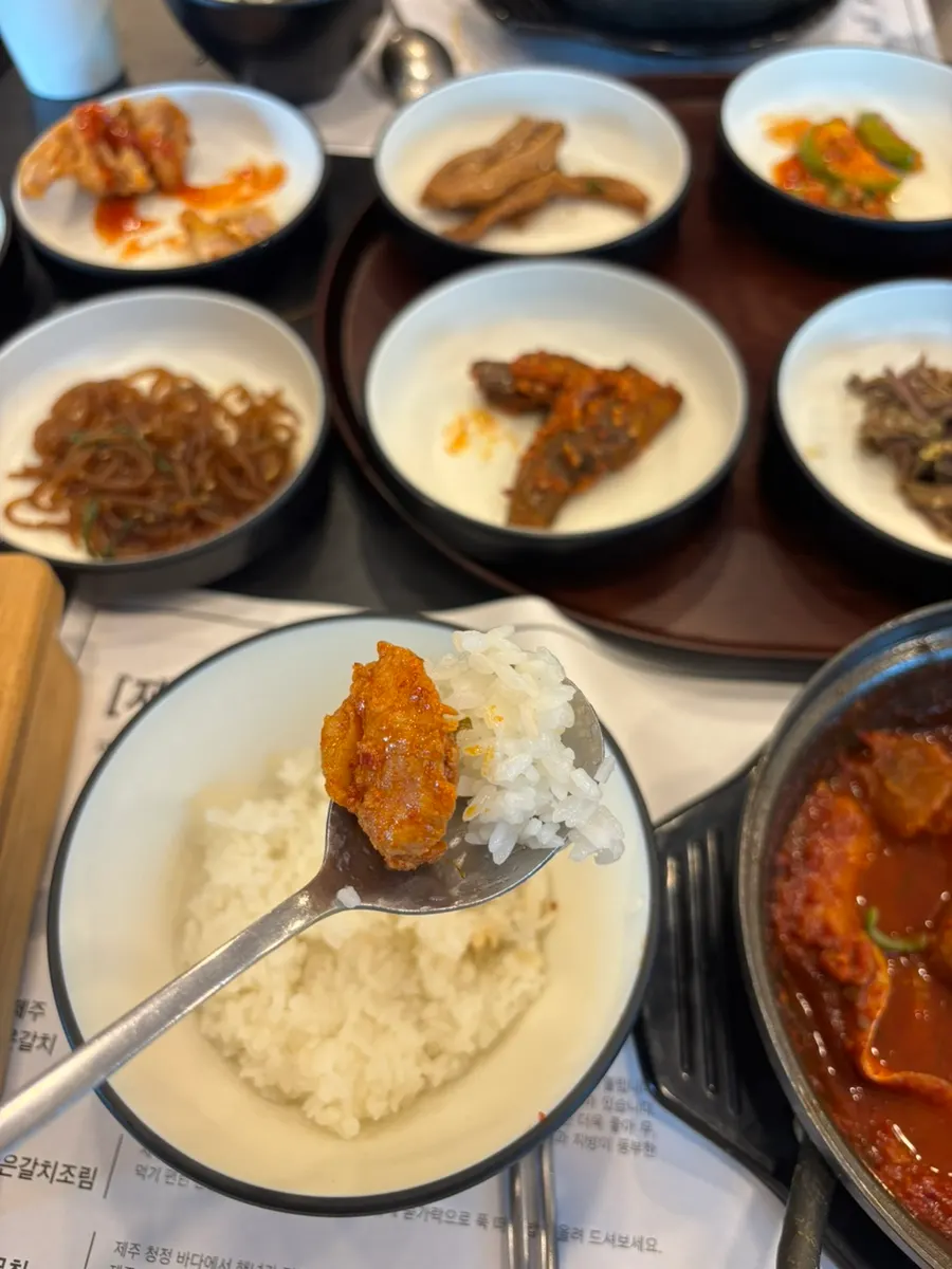 Deeply braised radish inside the hairtail stew