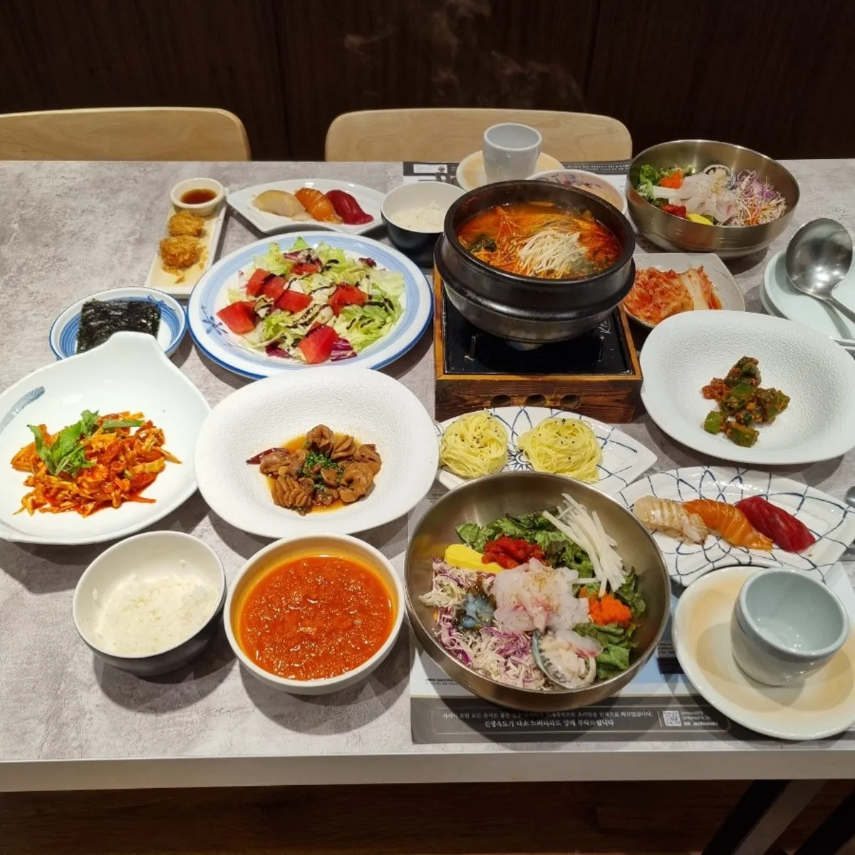 The refined exterior of Akiaki, a Japanese restaurant in Bongmyeong-dong, Cheongju