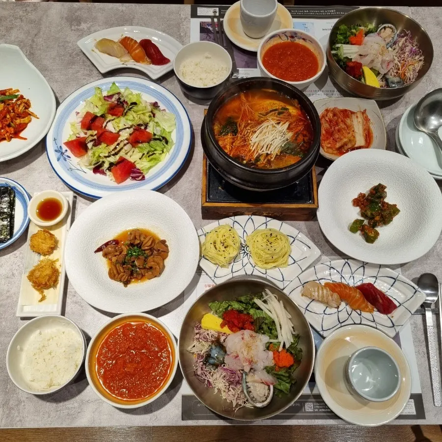 The full sushi and seafood mulhoe spread
