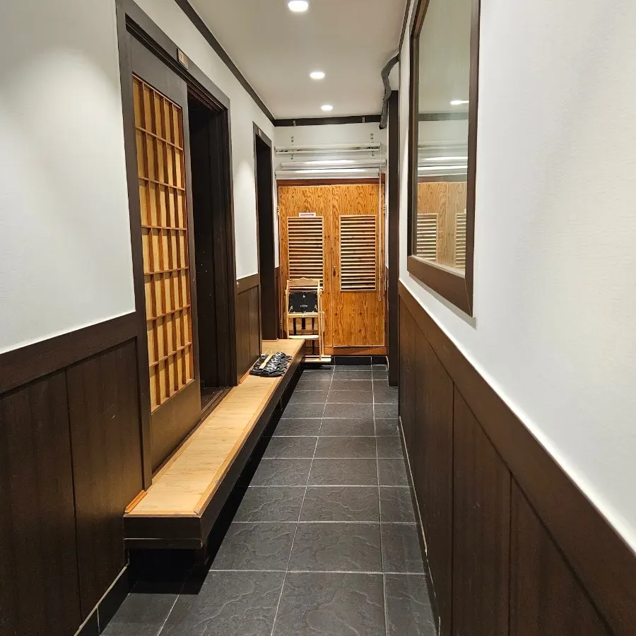 Akiaki private room
