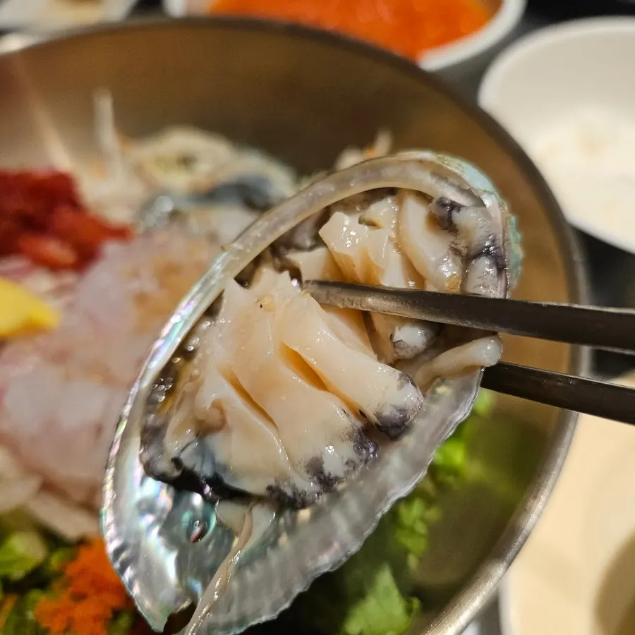 Live fish sashimi and seafood mulhoe
