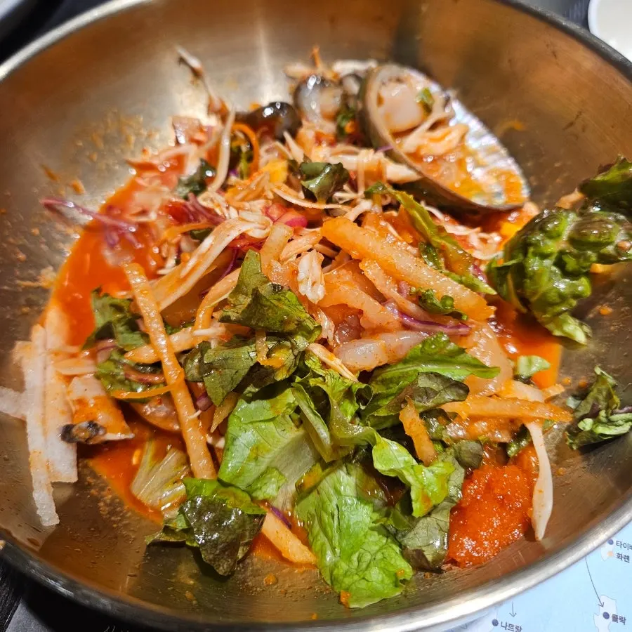 Seafood mulhoe with broth added