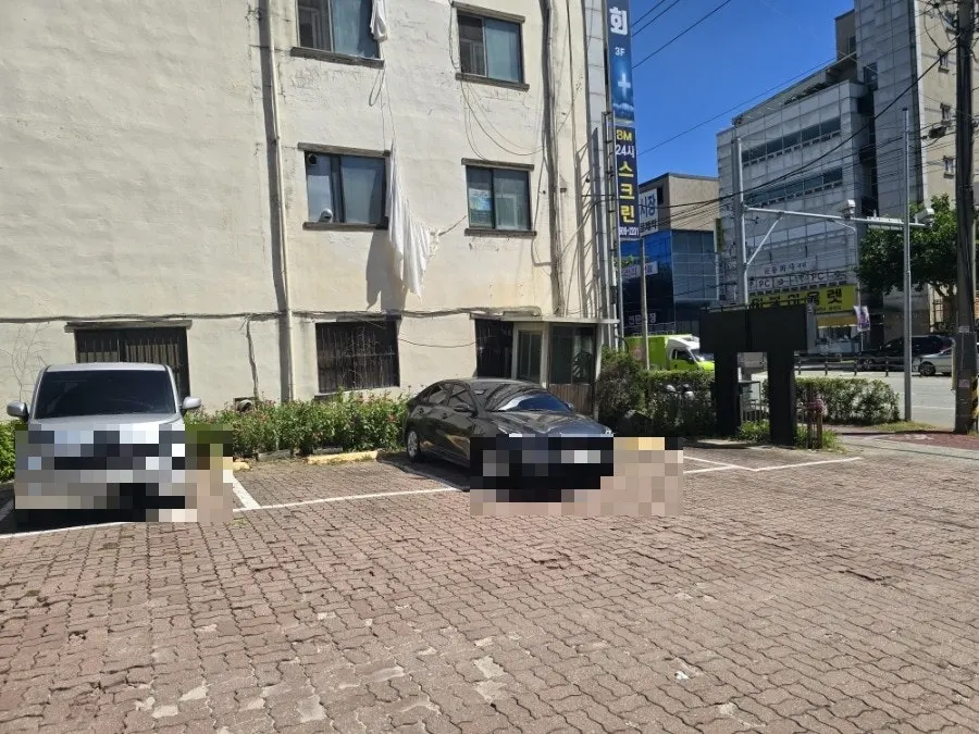 Parking lot in front of Akiaki