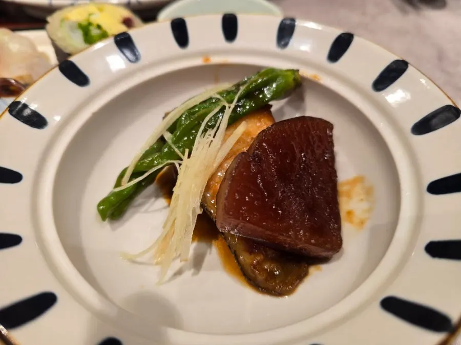 Akiaki's omakase course dishes laid out