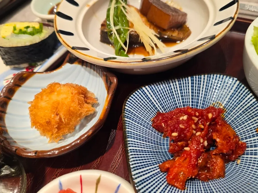 Course dish served with an explanation