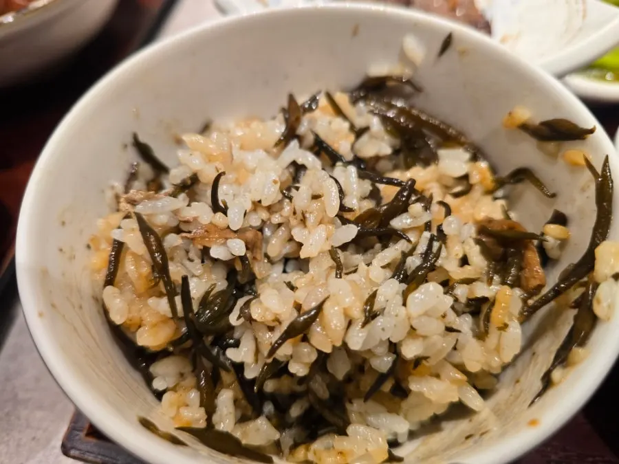 An Akiaki course dish in a luxurious setting