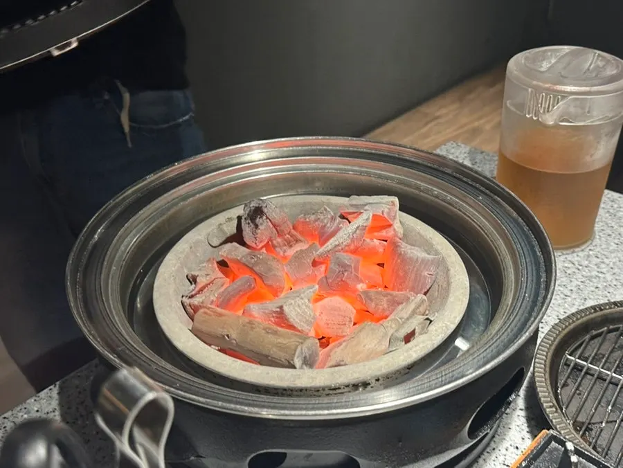 두툼한 생 돼지 통 삼겹살