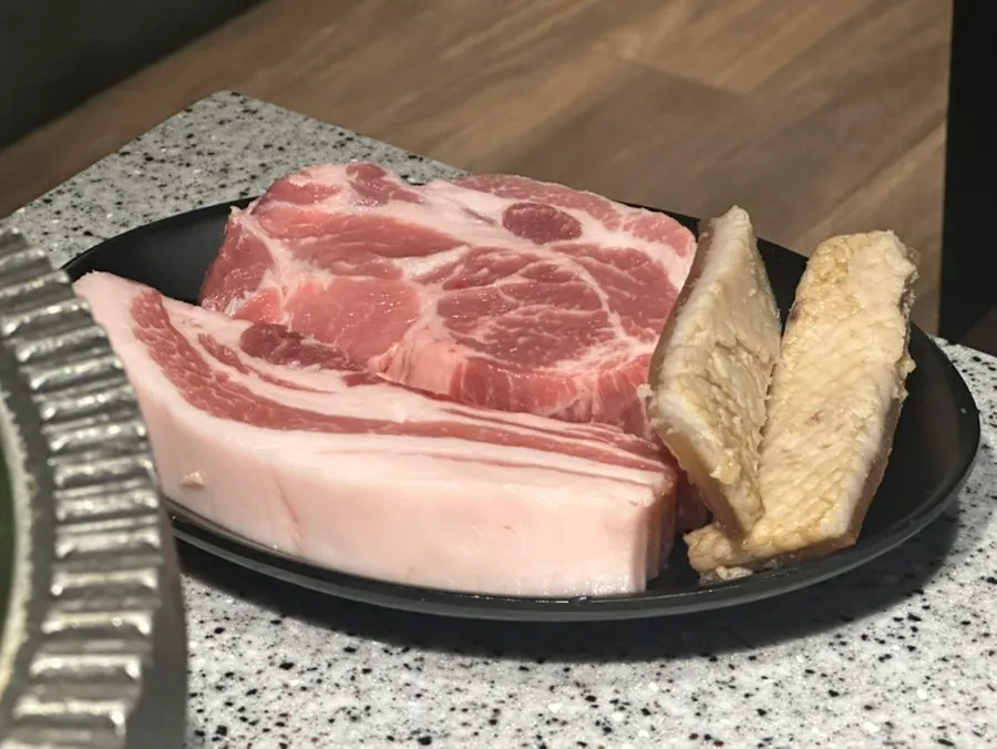 숯불에 굽는 삼겹살