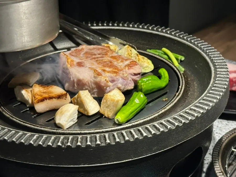 숯불 위 삼겹살