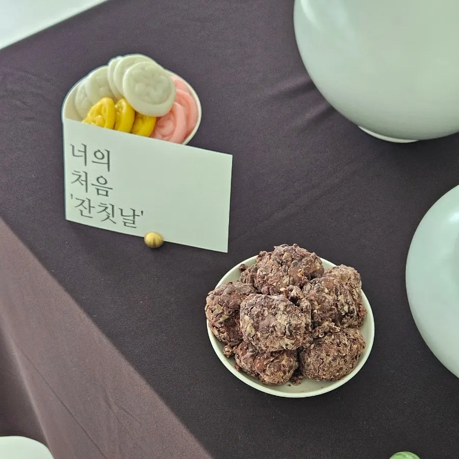 Baegil table styled with a Tteokmama Yullyang rice cake set