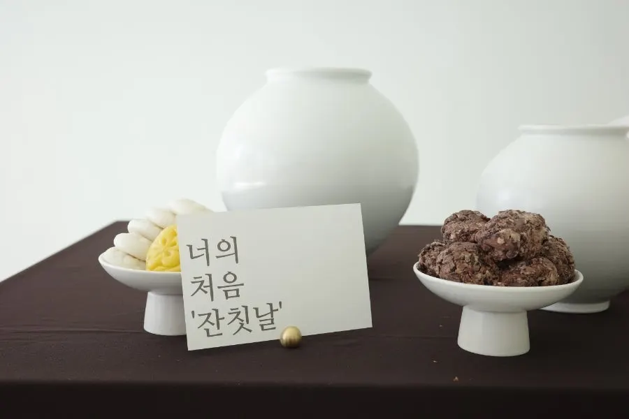 Full view of the baegil table set with rice cakes