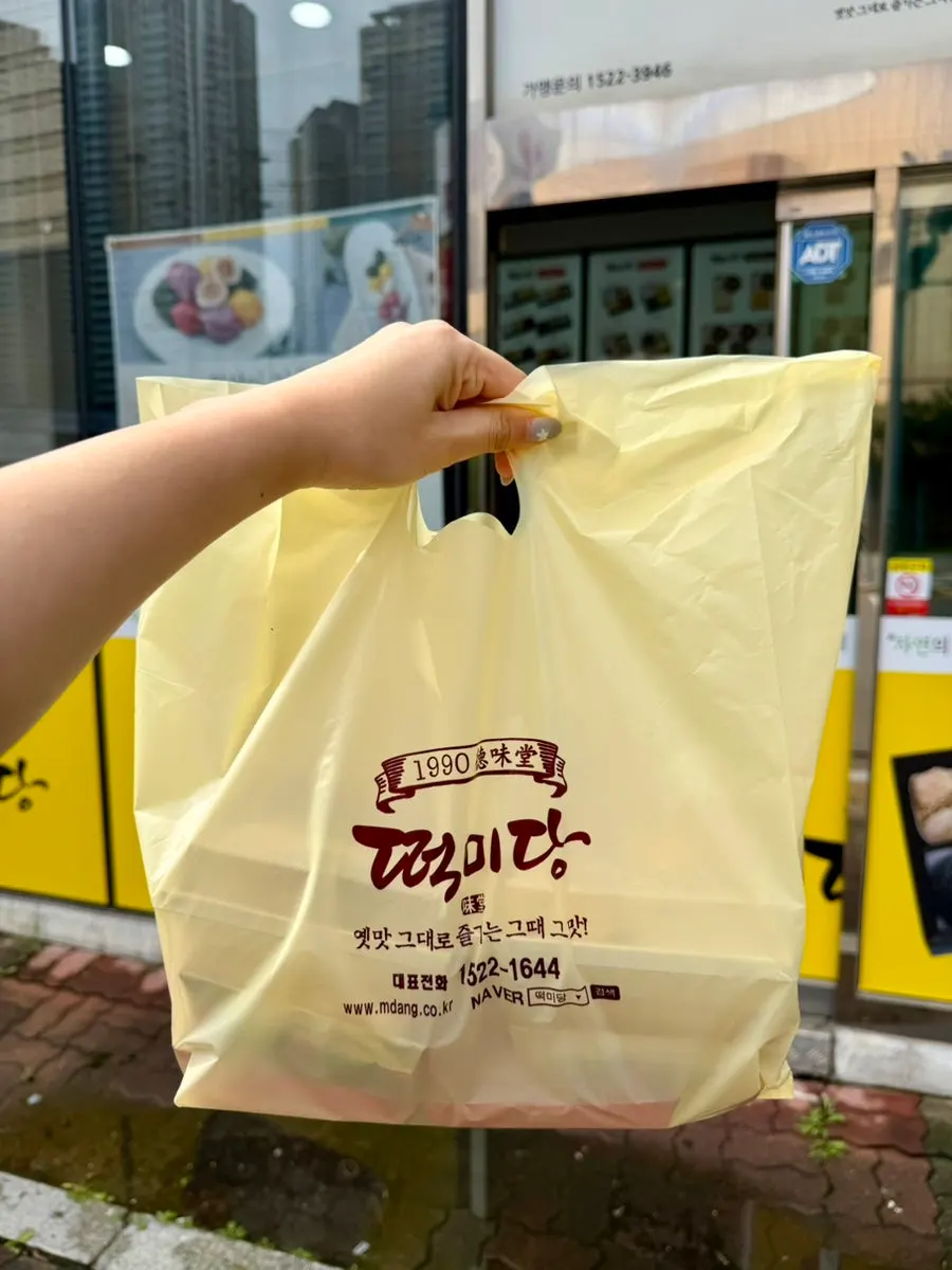 Uniquely shaped rice cake cake at Tteokmidang