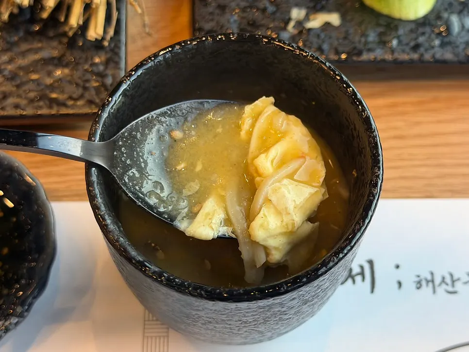 Abalone innards geuwoo soup