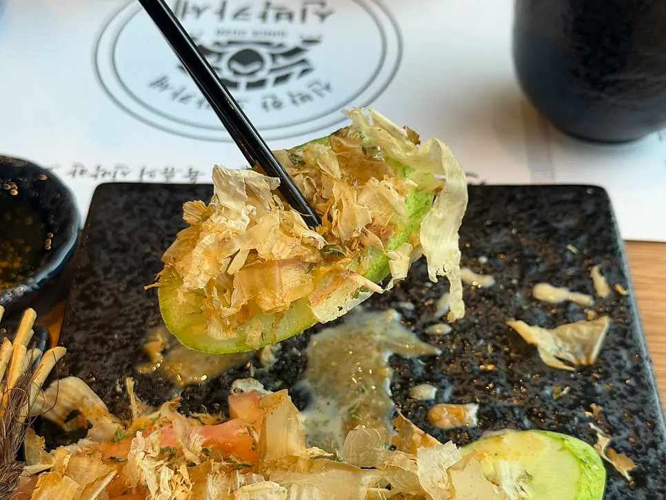 Vegetable salad topped with katsuobushi