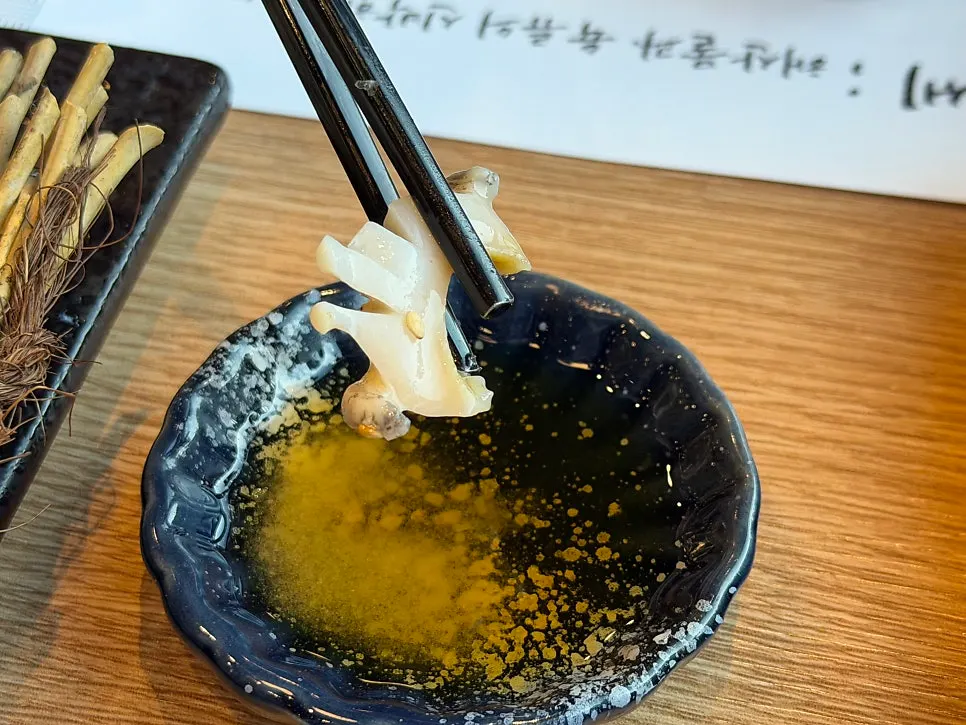 Abalone sashimi with sesame oil and salt