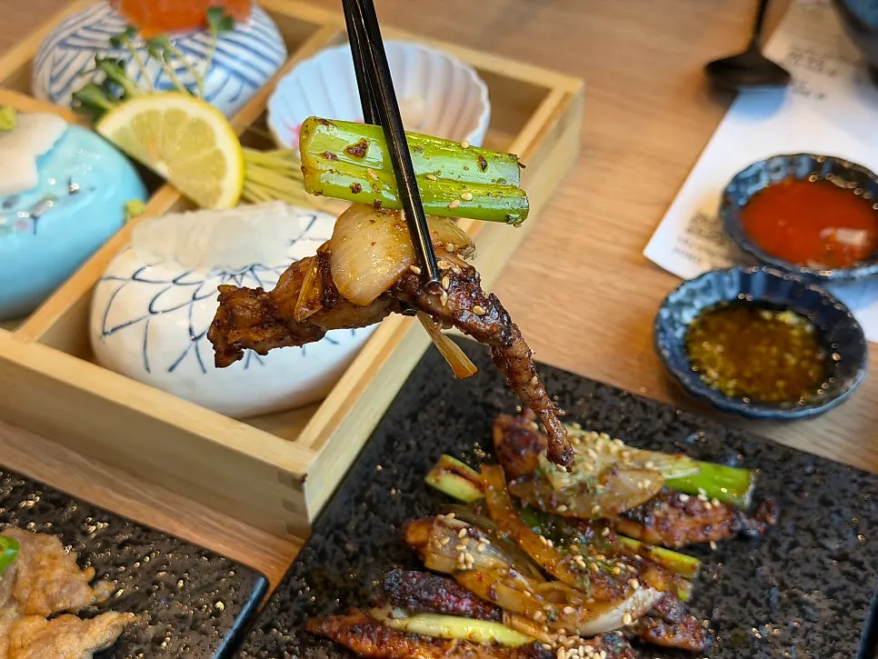 Spicy-seasoned grilled chicken neck meat