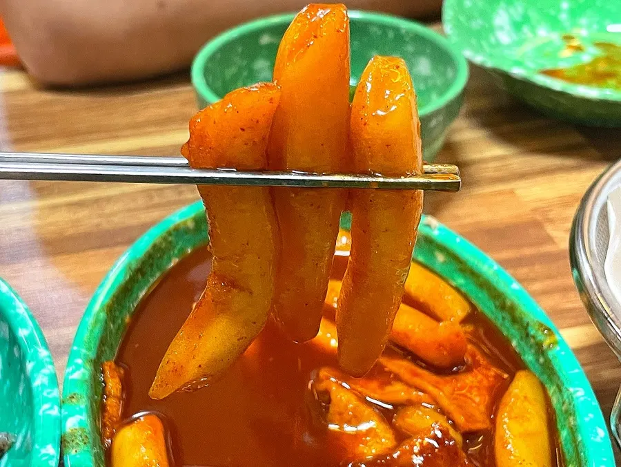 Tteokbokki with rice cakes and fish cake