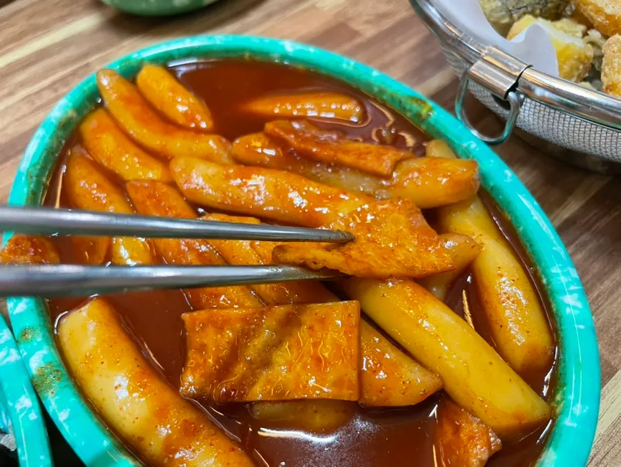 Tteokbokki in sweet and spicy sauce