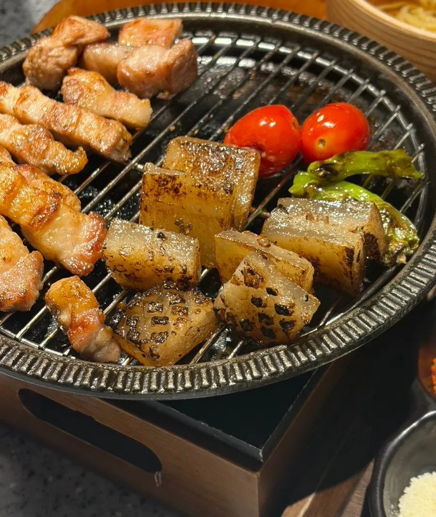 카레콩가루를 곁들인 돼지껍데기