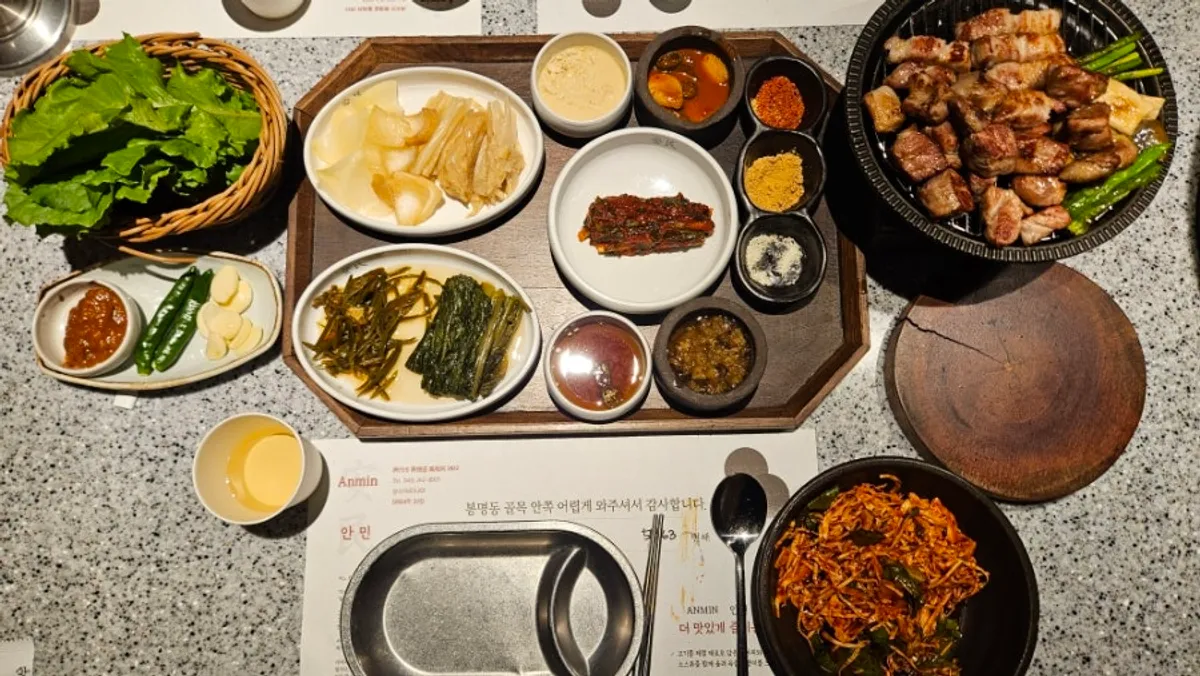 두툼한 생돼지 통삼겹살
