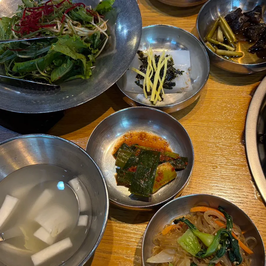 Basic side-dish spread for Korean beef fresh bulgogi