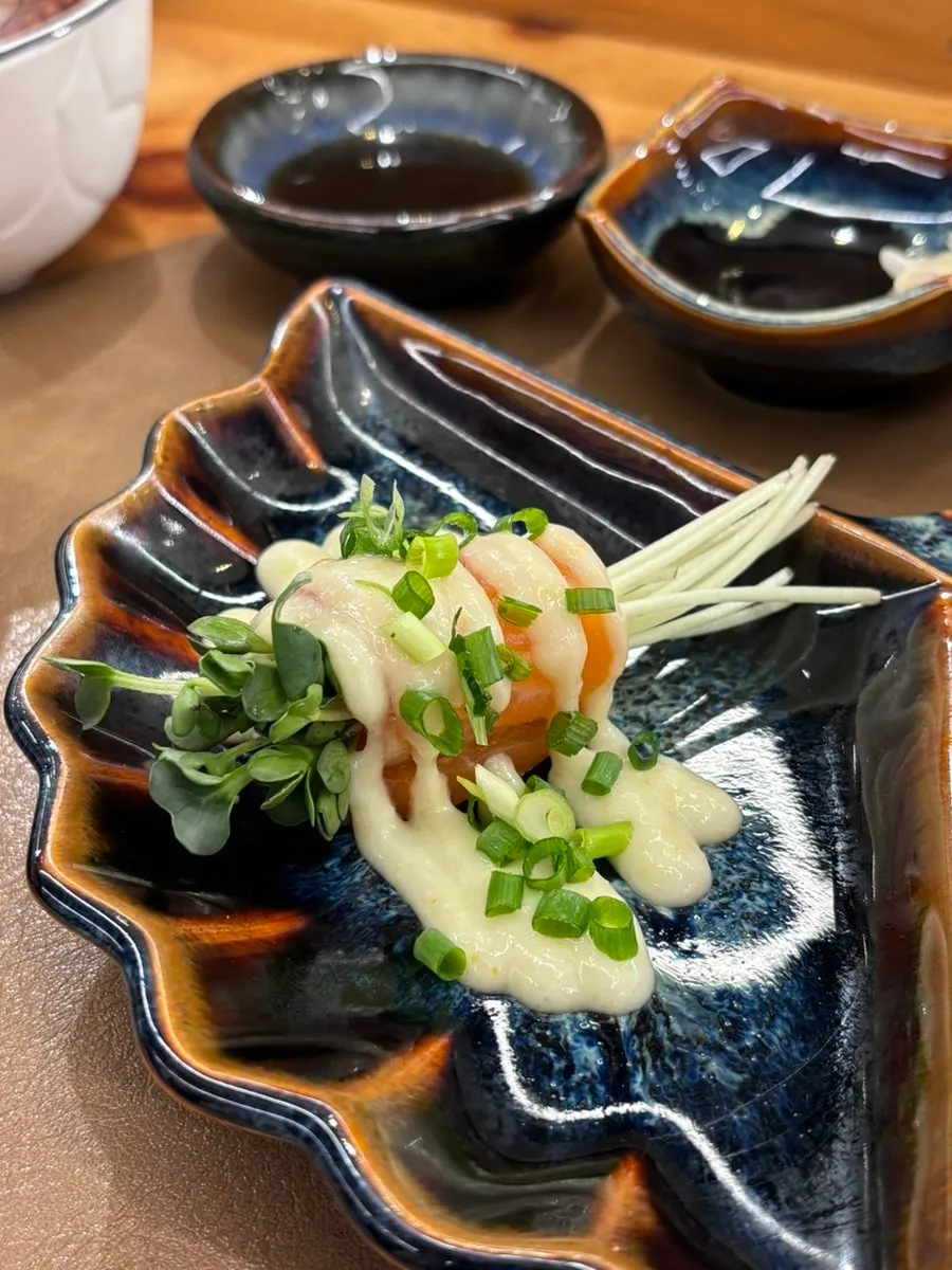 코스 중간에 이어서 나온 회 접시