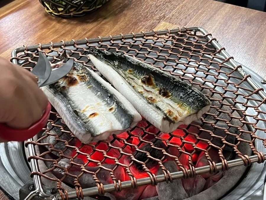Charcoal for grilling eel
