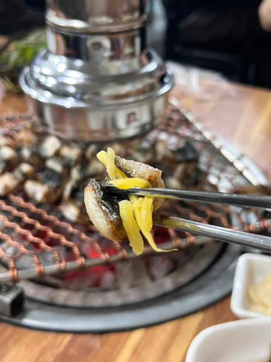 Eel and side-dish combination