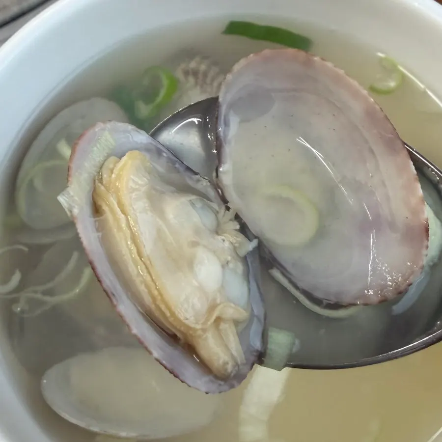 Clear clam soup served as a basic accompaniment