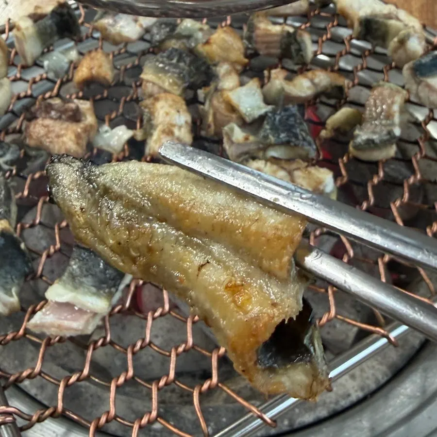 Grilled eel dipped in sauce