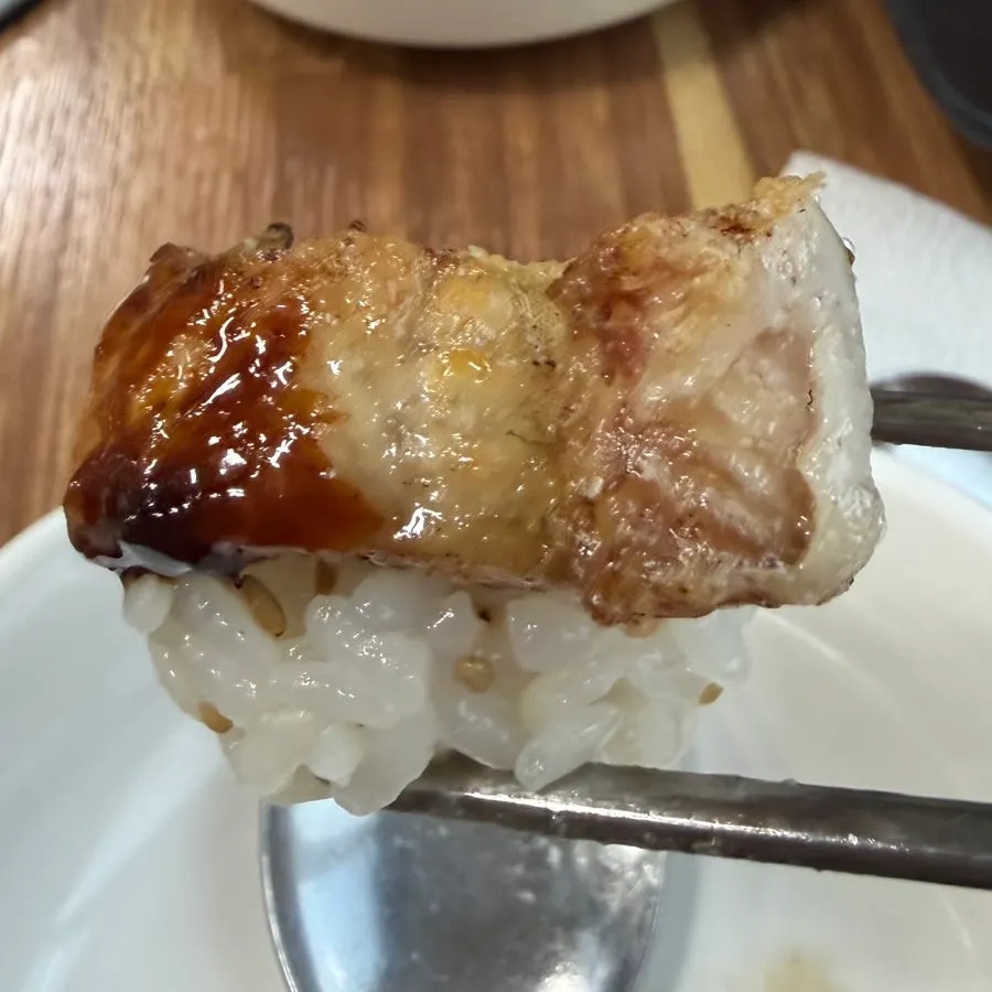 Garlic and sauce served for eel sushi