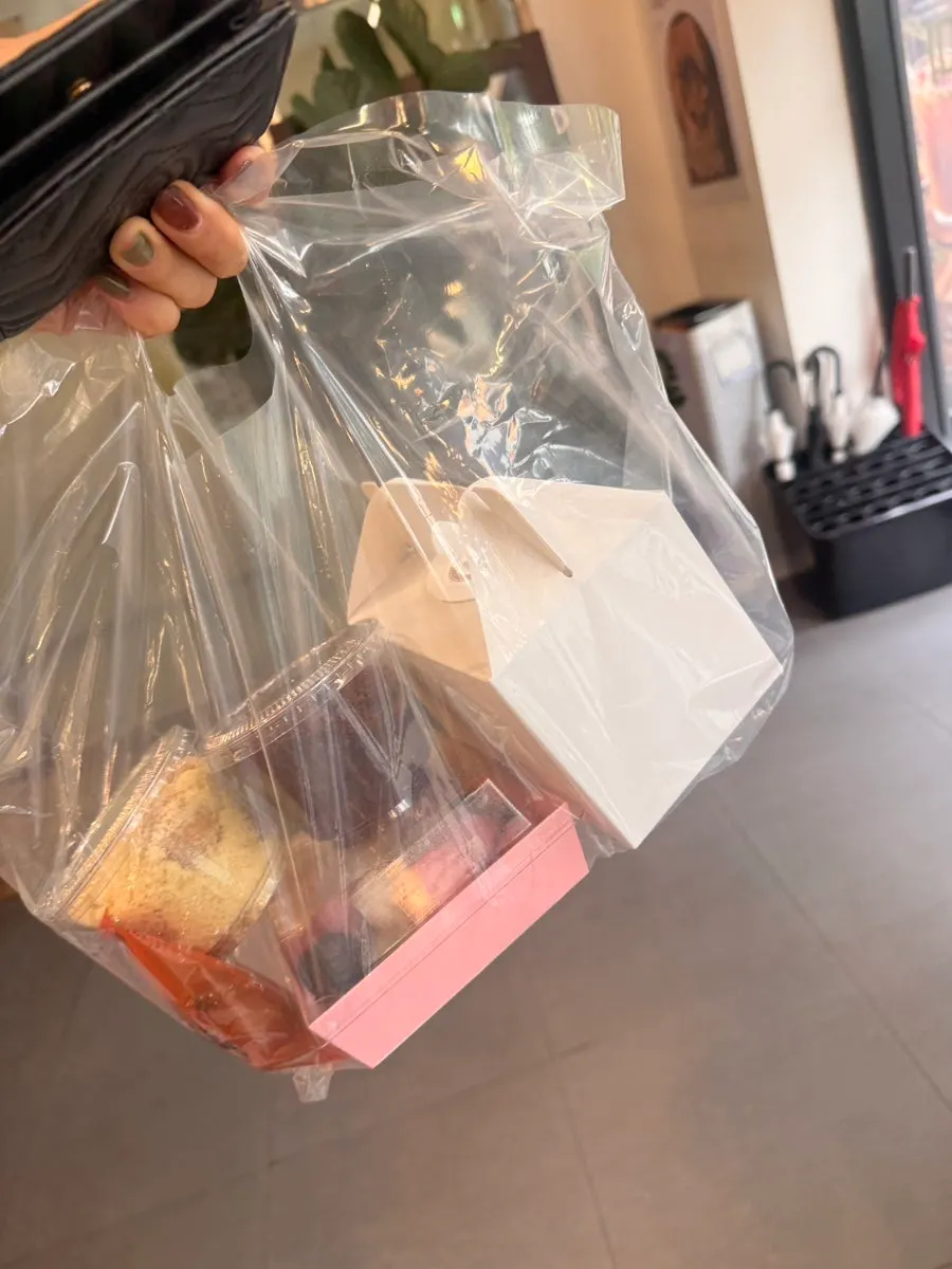 Full spread of rice cakes purchased at Tteokmama Cheongju Gaesin Branch
