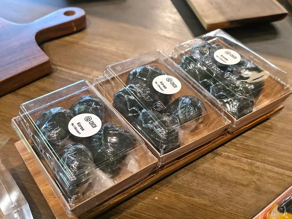 Packaging boxes for baekilddeok and dolddeok