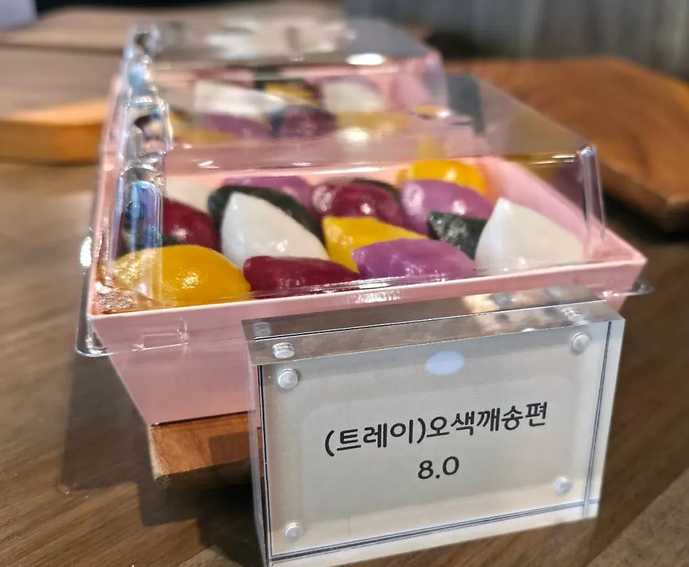 Signage for opening-day and event rice cake sets