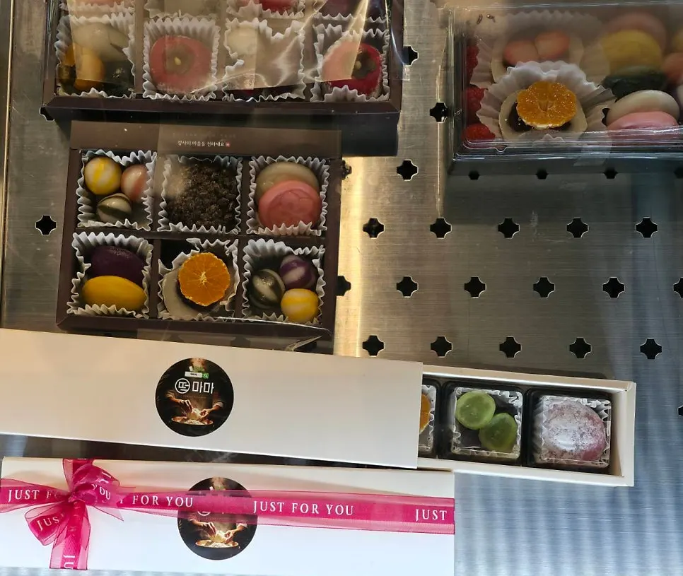 Remaining rice cakes on the shelves during Chuseok season