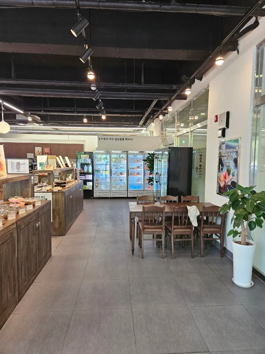 Interior display at Cheongju rice cake shop Tteokmama