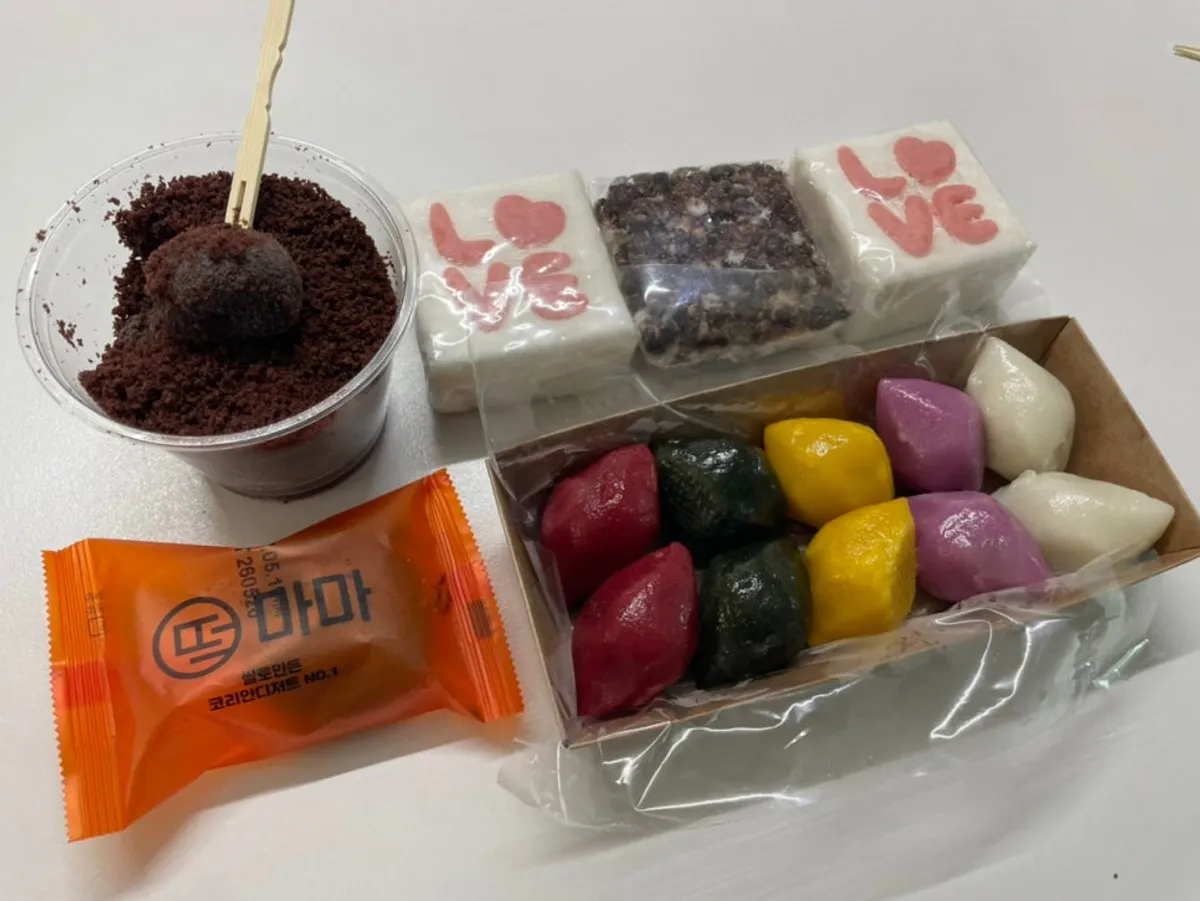 Exterior view of the Tteokmama Cheongju Gaesin Branch rice cake and hangwa shop