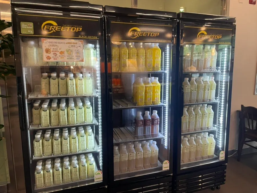 Refrigerated rice cake corner with dessert box option
