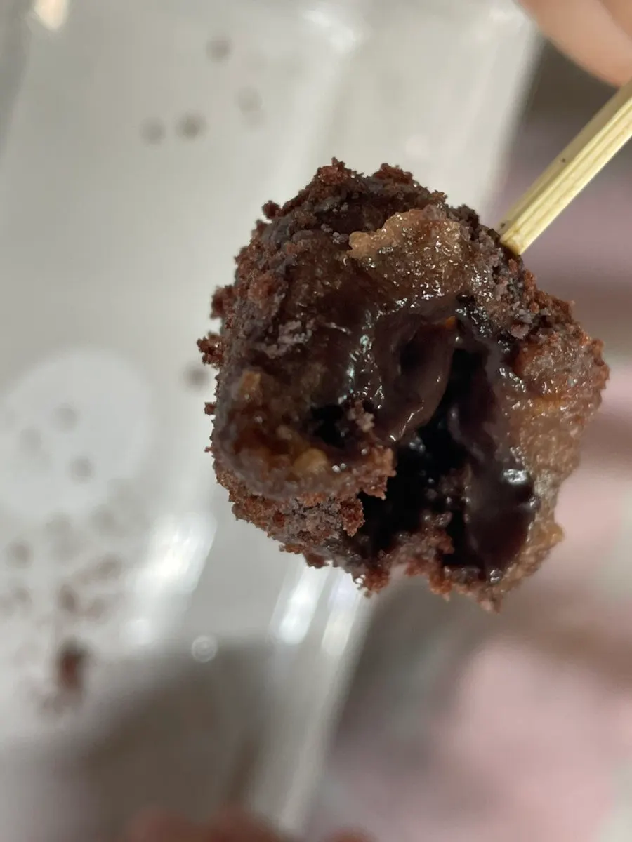Mini chocolate injeolmi coated with castella powder
