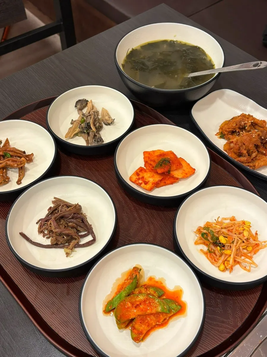 주문과 함께 나온 제주바당 정갈한 밑반찬