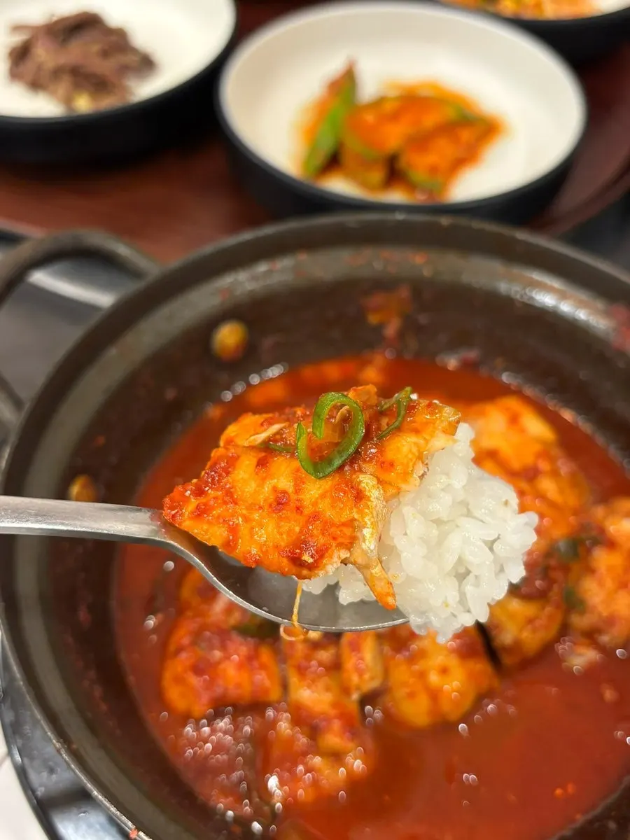 양념이 배어든 갈치 순살과 흰밥